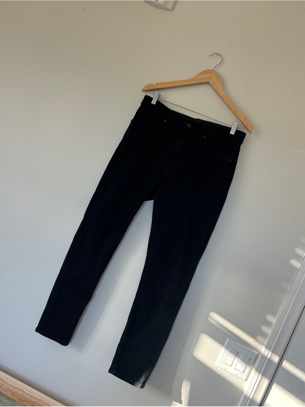 Uniqlo Men Slim Straight Jeans - Black